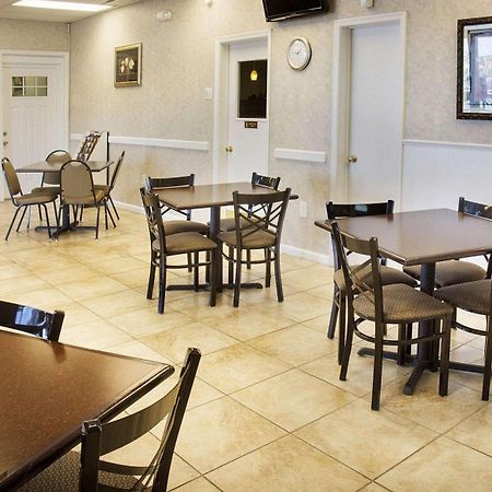 Quality Inn Fredericksburg Near Historic Downtown Buitenkant foto