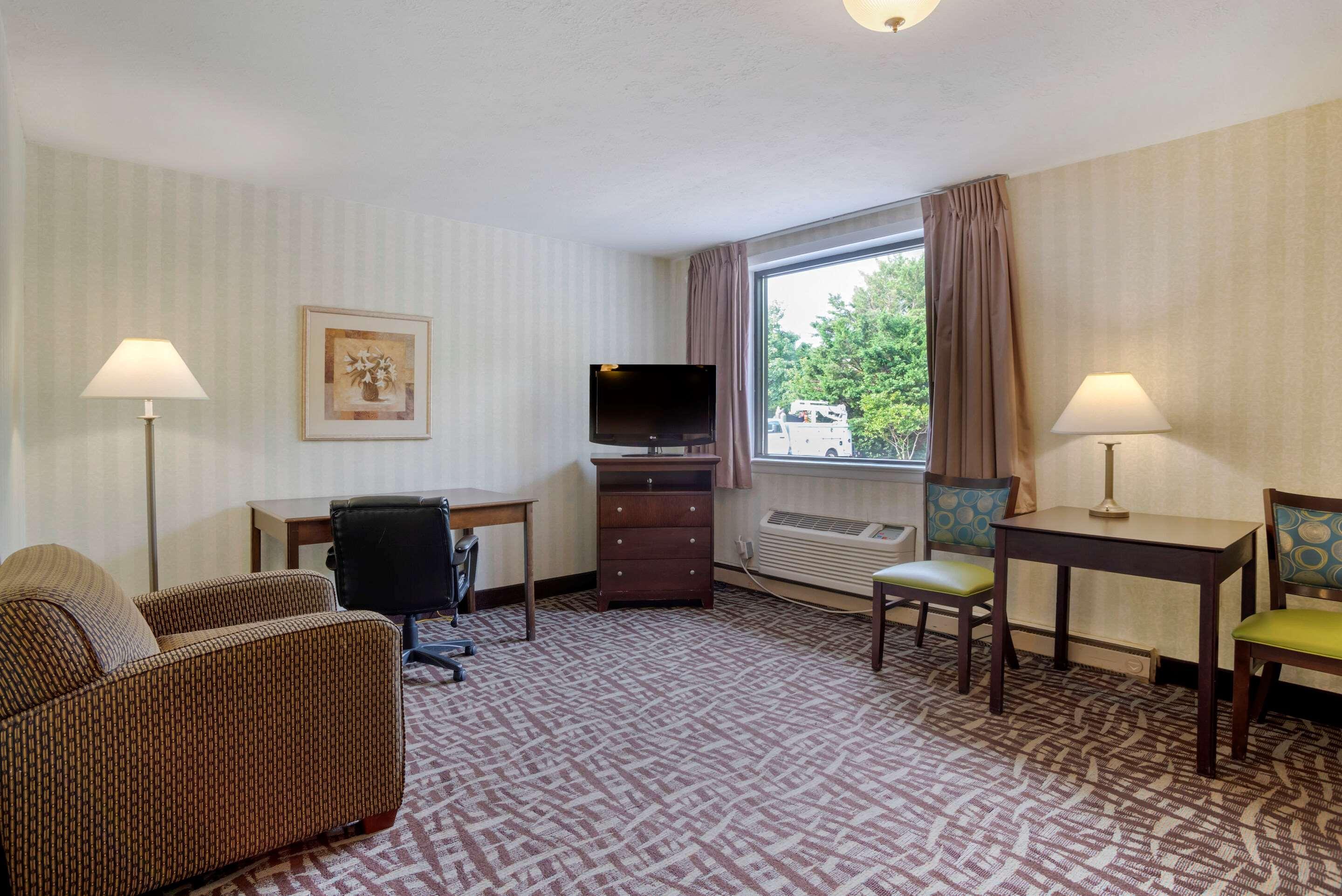 Quality Inn Fredericksburg Near Historic Downtown Buitenkant foto