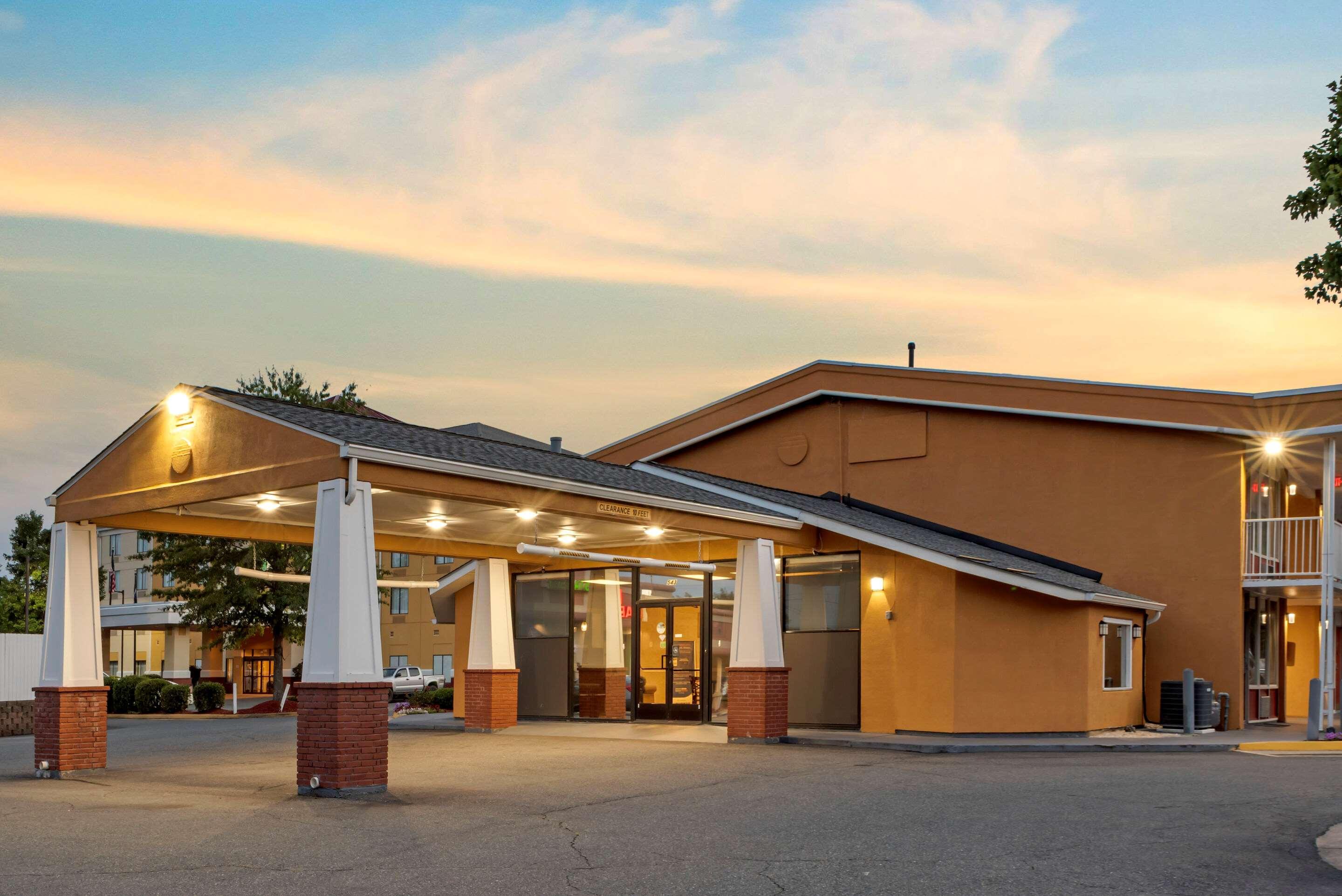 Quality Inn Fredericksburg Near Historic Downtown Buitenkant foto